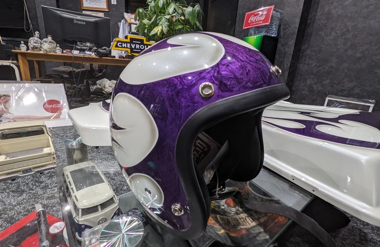 ヘルメットにカスタムペイントを施工 | 大阪の板金塗装ならペイントもできるCookie's Paintbox