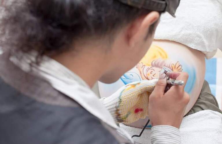 写真とは少し違う、エアブラシで描く”絵”ならではの優しい雰囲気